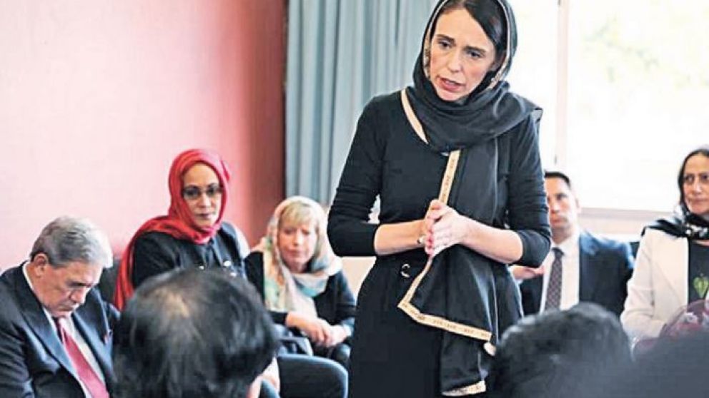 La primera ministra es la promotora del homenaje