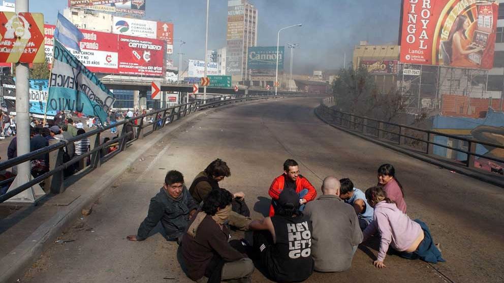 Cortes y ollas populares en todo el pa�s por la crisis econ�mica 