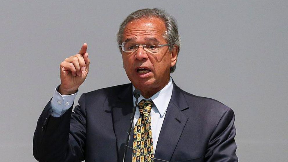 Bolsonaro tiene "huevos" para controlar el gasto público