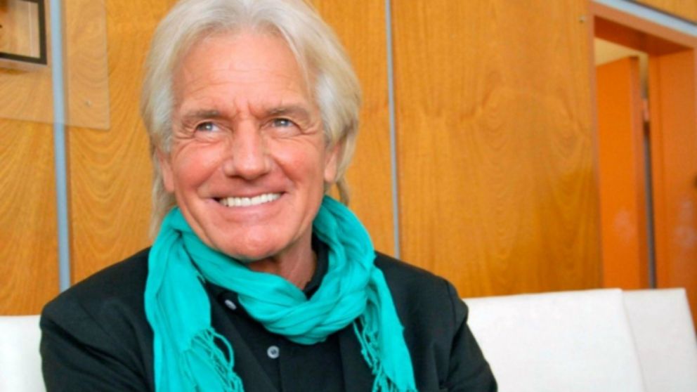 El cantante sigue mejorando