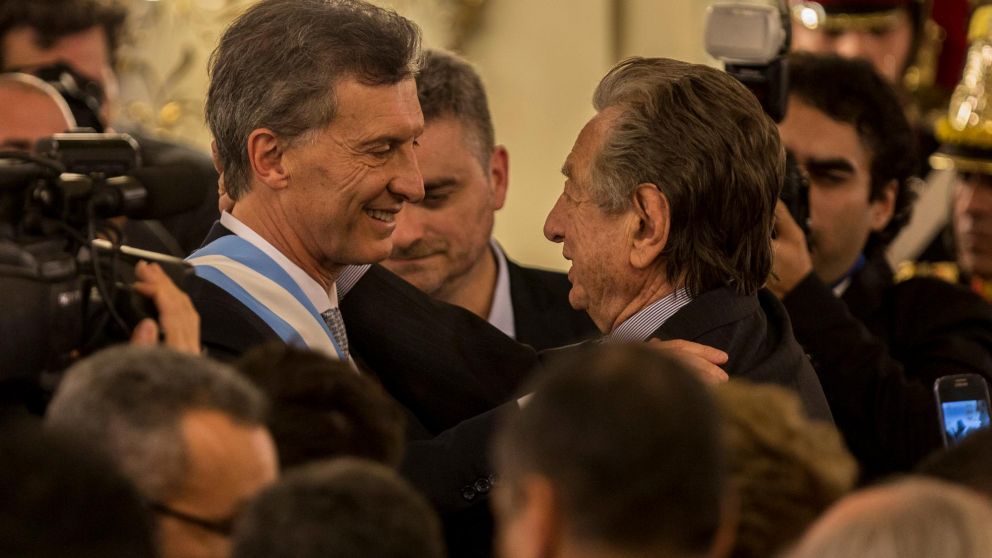 Macri acusó a su padre de cometer "un delito"