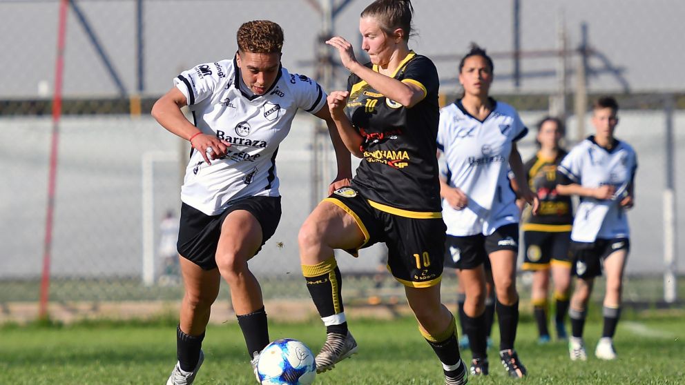 Acuerdo para profesionalizar el fútbol femenino