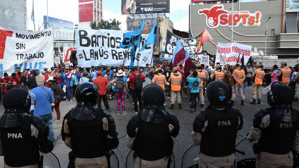 Prefectura impidi� el corte total del Puente Pueyrred�n