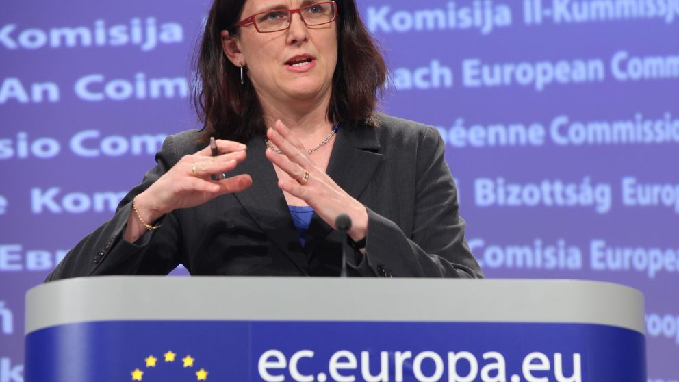 La Unión Europea advierte que responderá "de inmediato" si Trump le pone nuevos aranceles a su producción