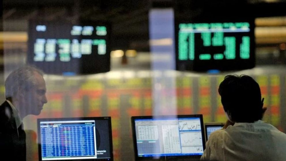 El dólar se desinfló eclipsado por la tasa de interés y la intervención del Banco Nación