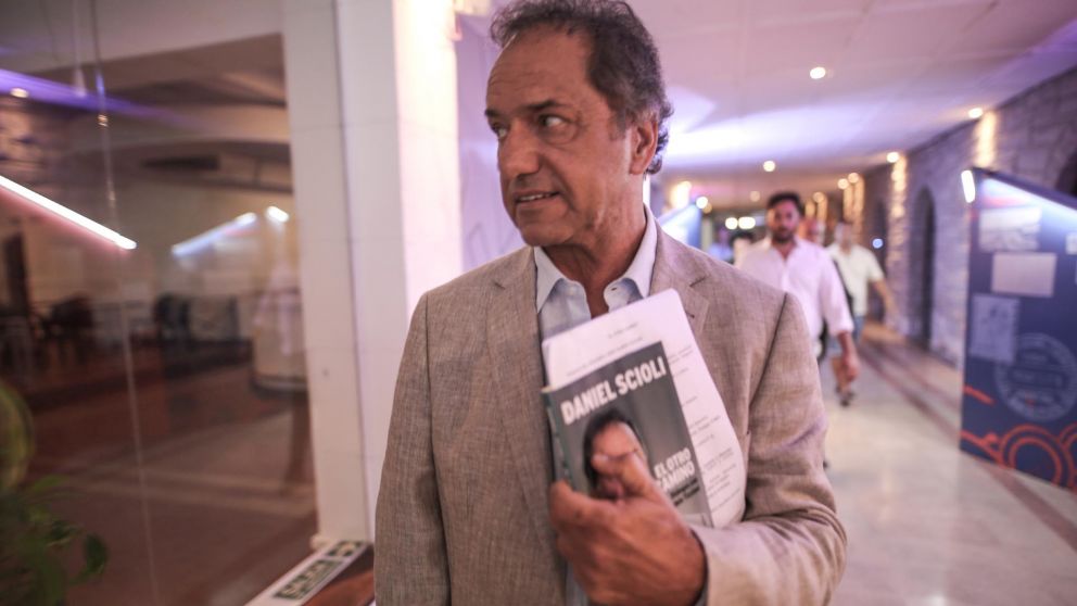Scioli vuelve por la revancha con un mensaje de "unidad"