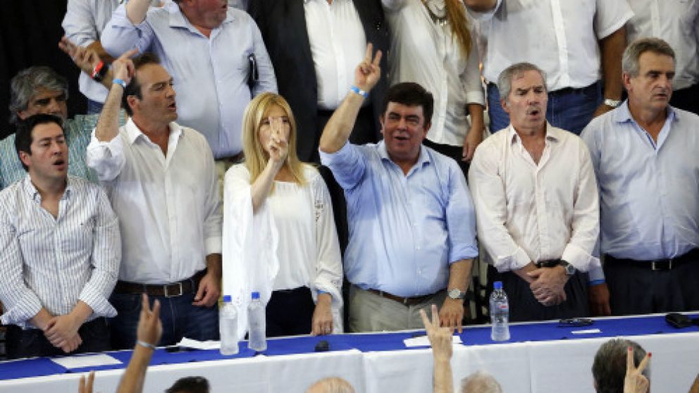 Pese a las ausencias, se cantó por la unidad