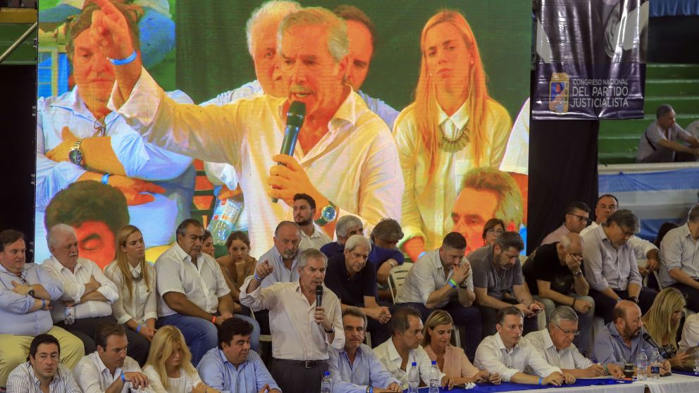 El Congreso PJ convocó a un “Frente Patriótico” contra Macri