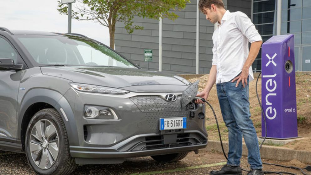 Enel quiere desarrollar un corredor vial con estaciones eléctricas