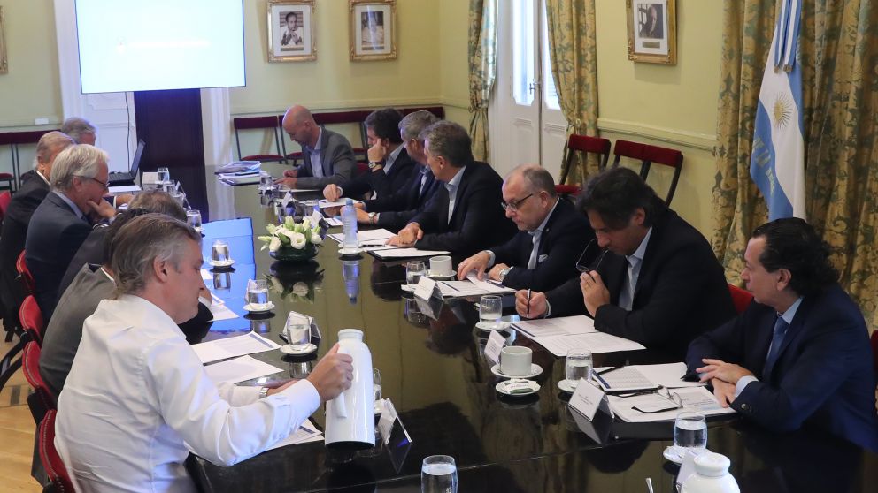 El Gobierno se toma con calma el sacudón cambiario