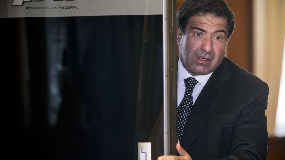 Confirman procesamiento de Echegaray por la falta de control fiscal a Lázaro Báez