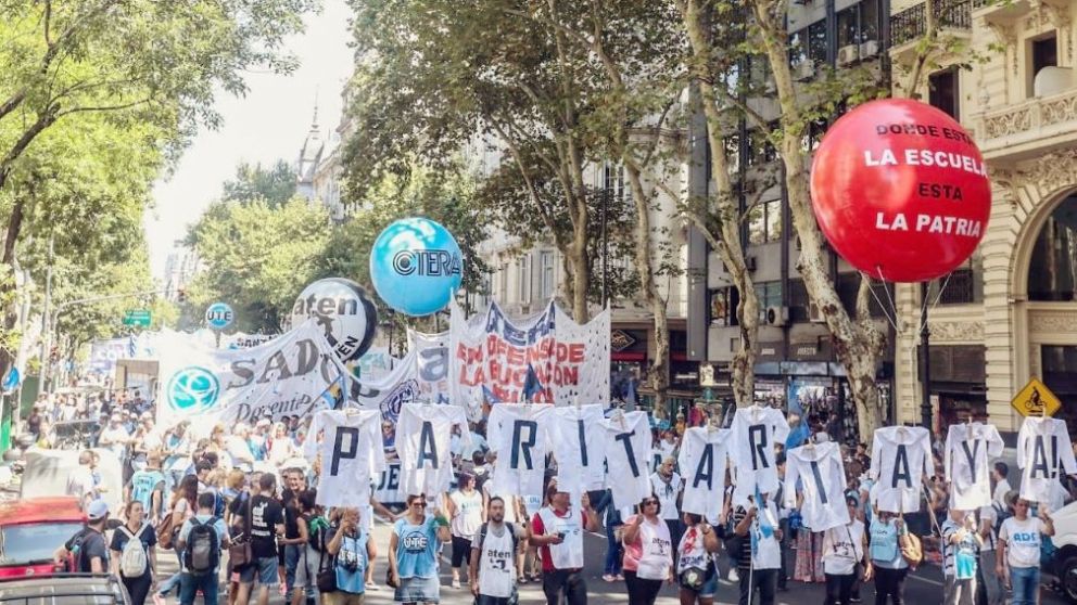 Contradicciones sobre la adhesión al paro docente