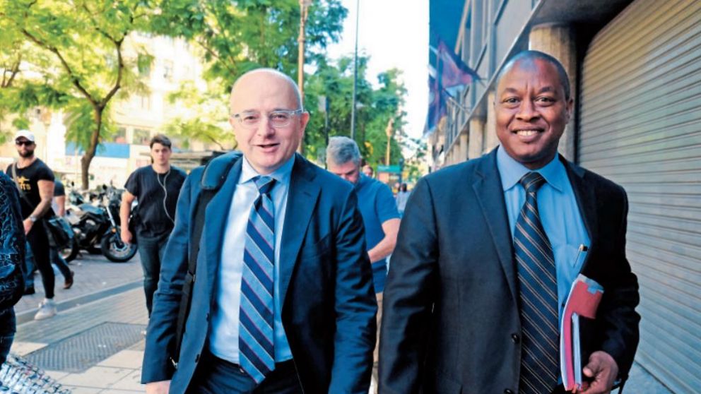 El FMI se reunió con el Gobierno, pero ventiló todos sus encuentros con la oposición