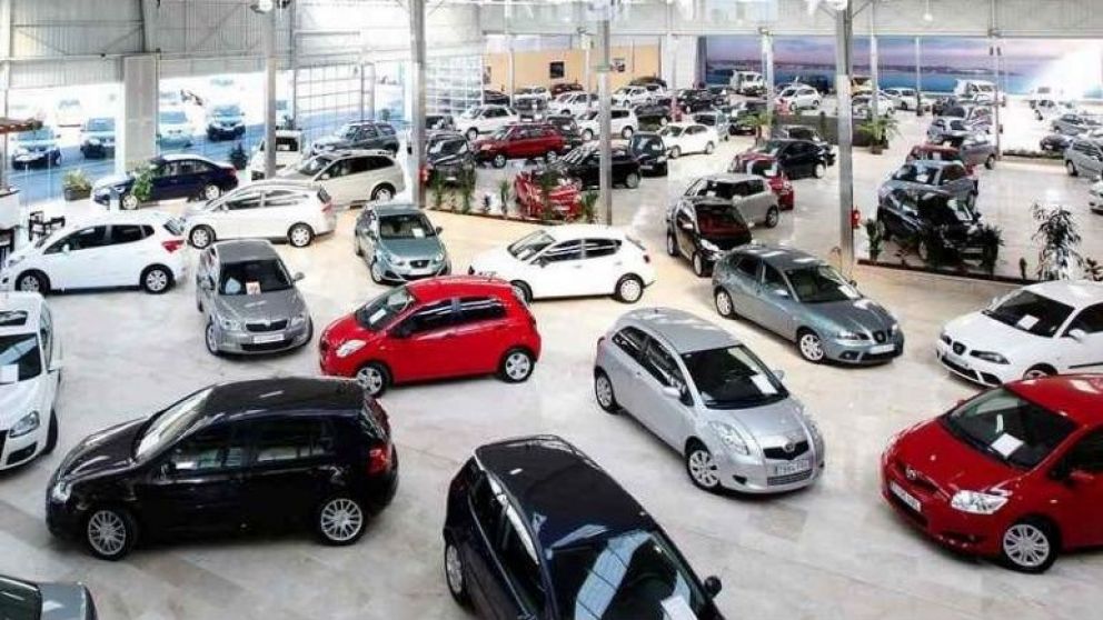 Las ventas de autos y motos cayeron 43% durante febrero