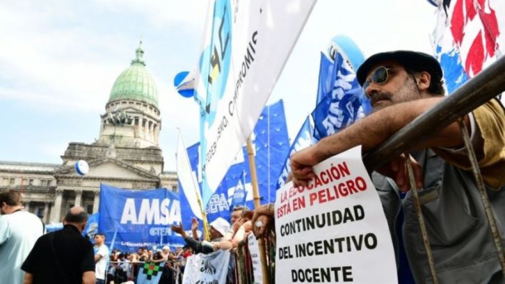 Descontarán el día a los maestros que se adhieran al paro