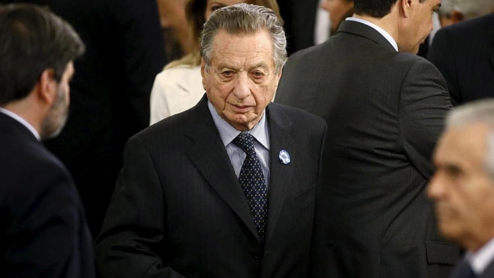 El presidente regresó a Buenos Aires para despedir a su padre