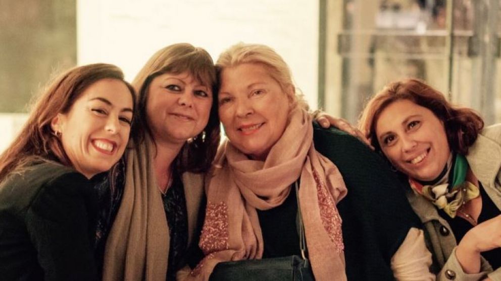 ¿Quién es la mujer que entró en medio de la sesión?