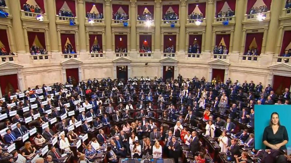 En medio de gritos y silbidos, Macri inauguró el año legislativo pero evitó hablar de economía
