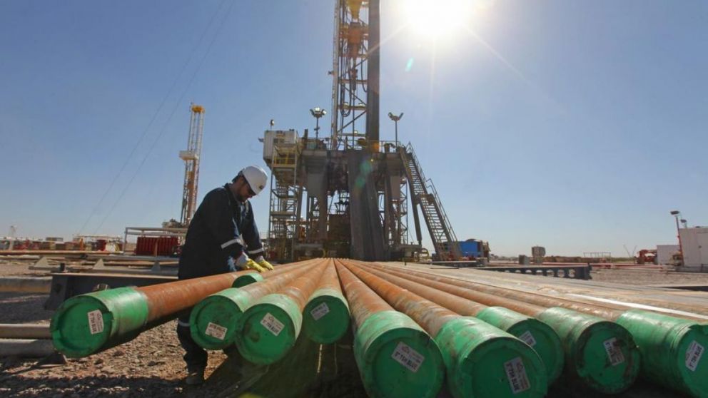 Emiten deuda por u$s1.600 millones para compensar a petroleras