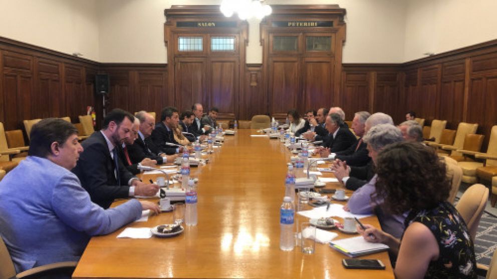 Massa y De Mendiguren estuvieron con la mesa chica de la UIA