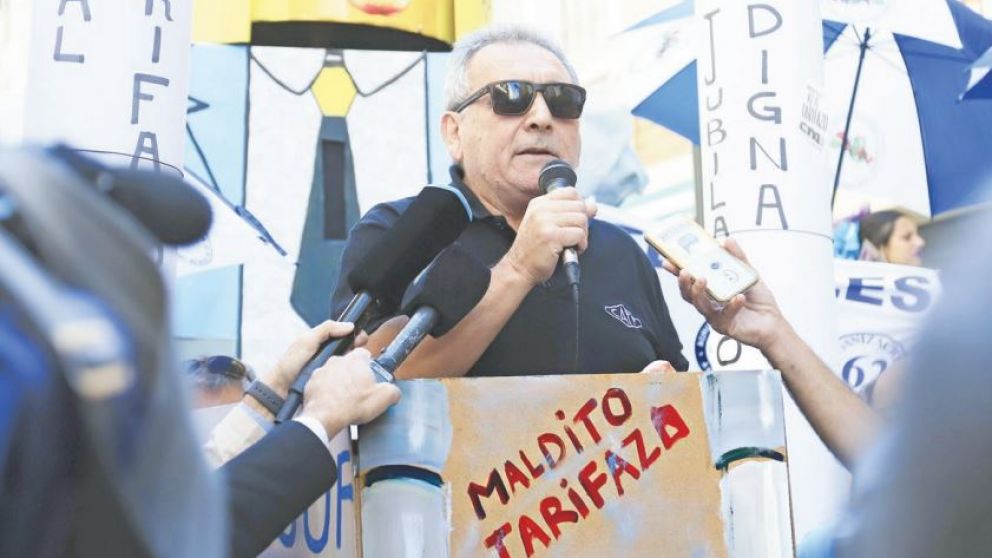 Schmid encabezó la protesta y reclamó medidas de fuerza