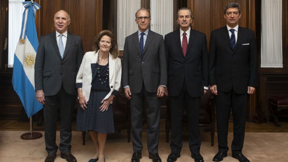Los fallos económicos podrían poner en duda las metas del ajuste acordado con el FMI