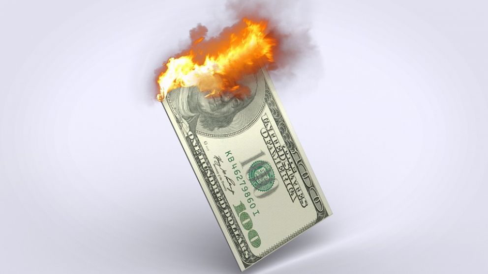 A media rueda: el dólar se hunde tras la compra del Central
