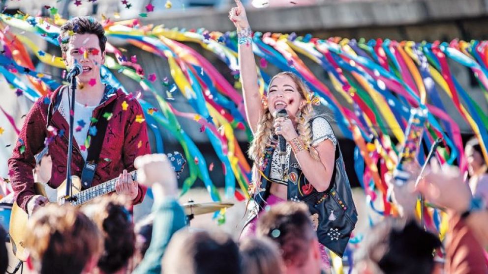 La mexicana Pilar Pascual protagoniza esta historia donde prima el canto y el baile