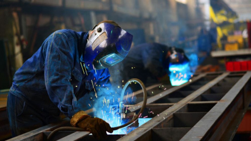 Las pymes industriales firmaron contratos con costos muy por encima de los precios actuales