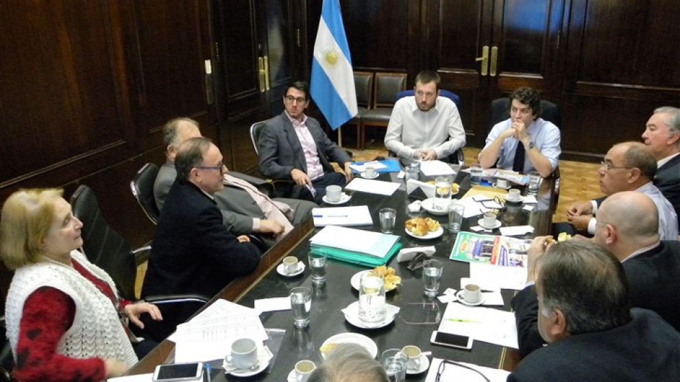 Activan concurso para elegir a las autoridades de la Comisión de Defensa de la Competencia