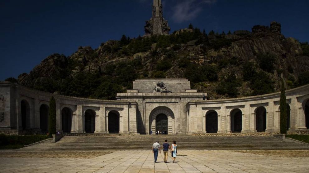 Representante de la Iglesia católica española rechaza la exhumación de Franco