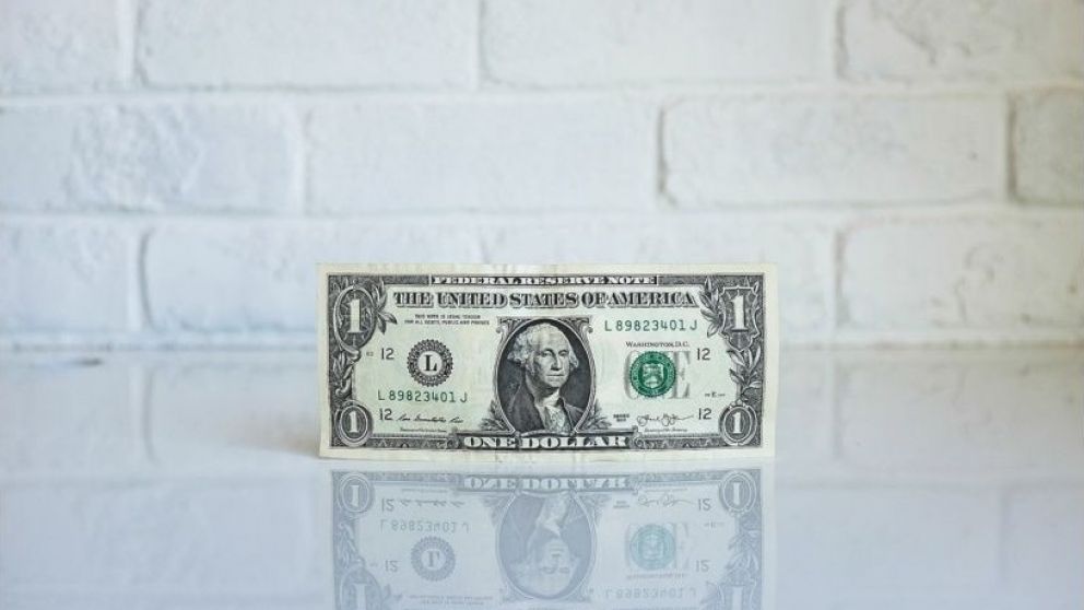 El BCRA jugó al máximo pero el dólar cerró bajo el piso