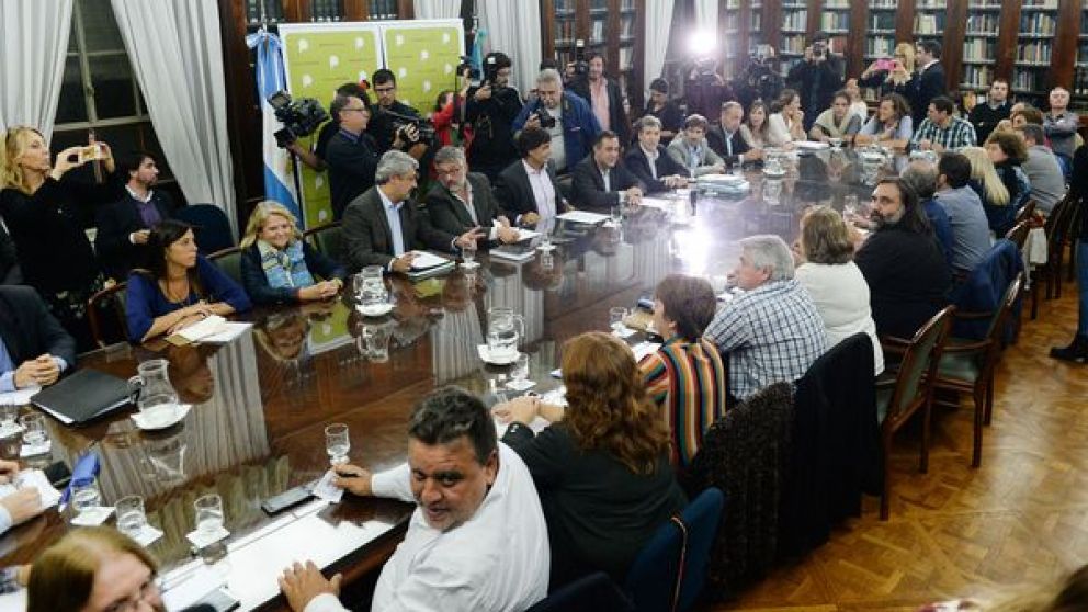 Docentes bonaerenses vuelven a reunirse para consensuar la paritaria