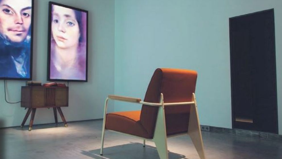 La computadora en el mueble crea retratos en tiempo real