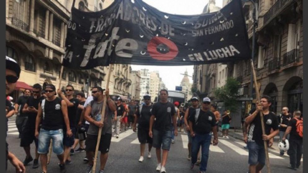 Los trabajadores se movilizan por las fuentes de trabajo