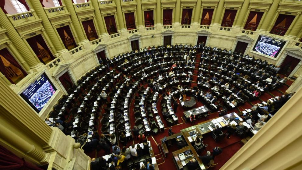 Gobierno define si convoca a sesiones extraordinarias en el Congreso