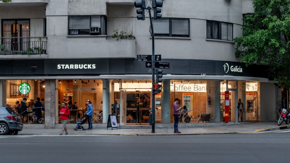 Capital Federal. Primer "Coffee Banking" del Grupo Galicia y Starbucks