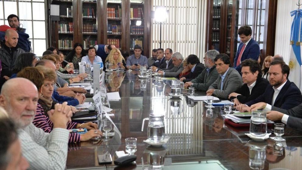 Docentes bonaerenses advierten que "si no hay acuerdo se agudizará el conflicto"