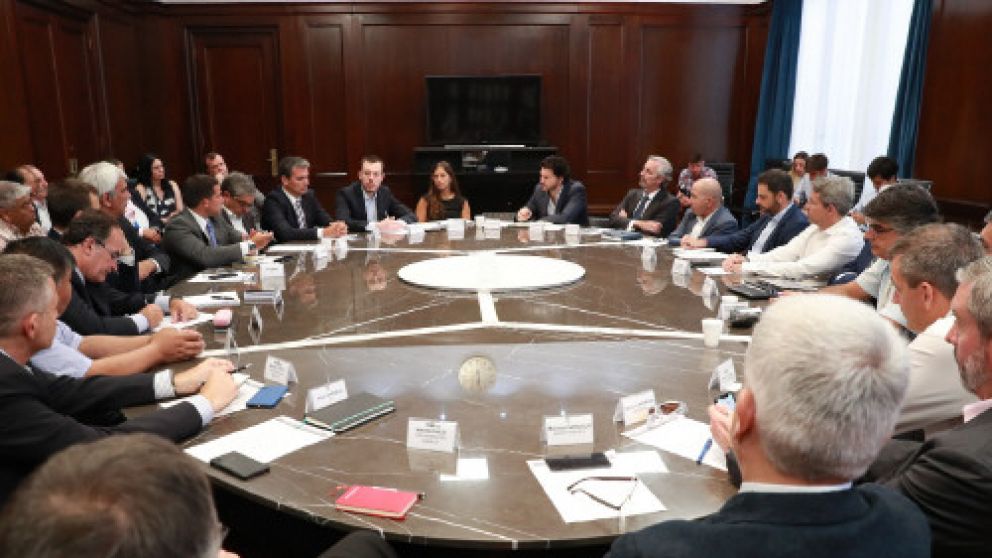 Funcionarios, empresarios y sindicatos estuvieron presentes