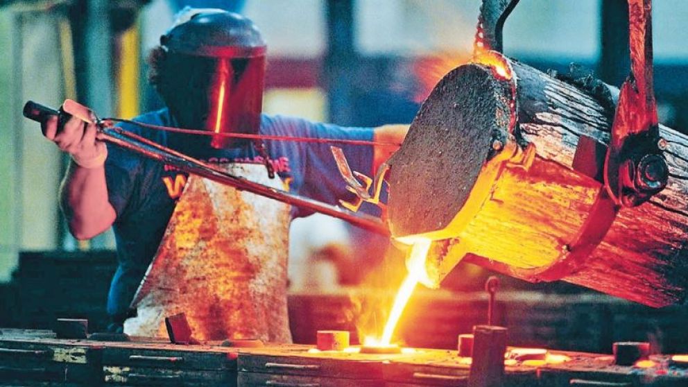 Cayeron todos los sectores industriales, inclusive el siderúrgico, que era el único que traccionaba