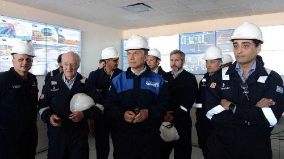 Macri con Paolo Rocca en Vaca Muerta, en agosto