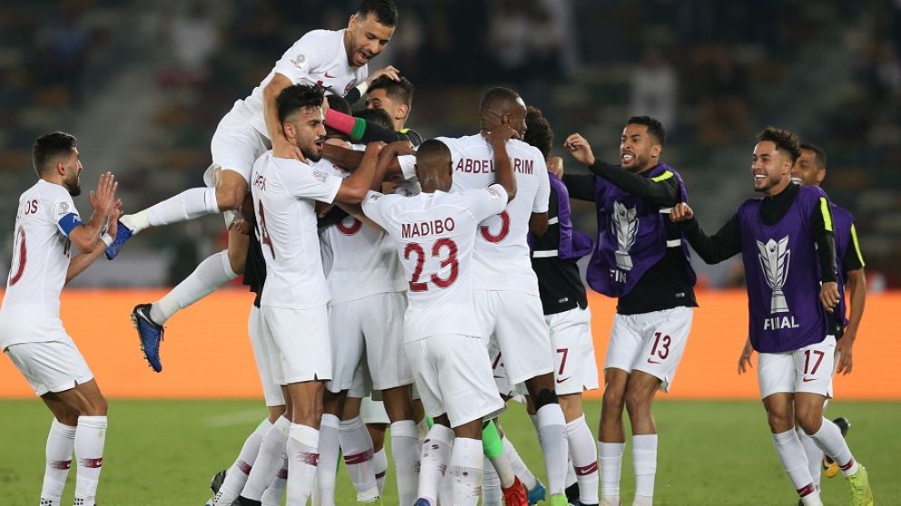 Los jugadores de Qatar festejan tras ganarle la final de la Copa Asia a Japón