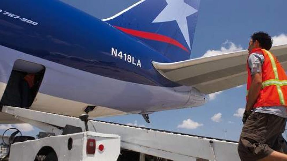 Pilotos de APLA anuncian paro para mañana