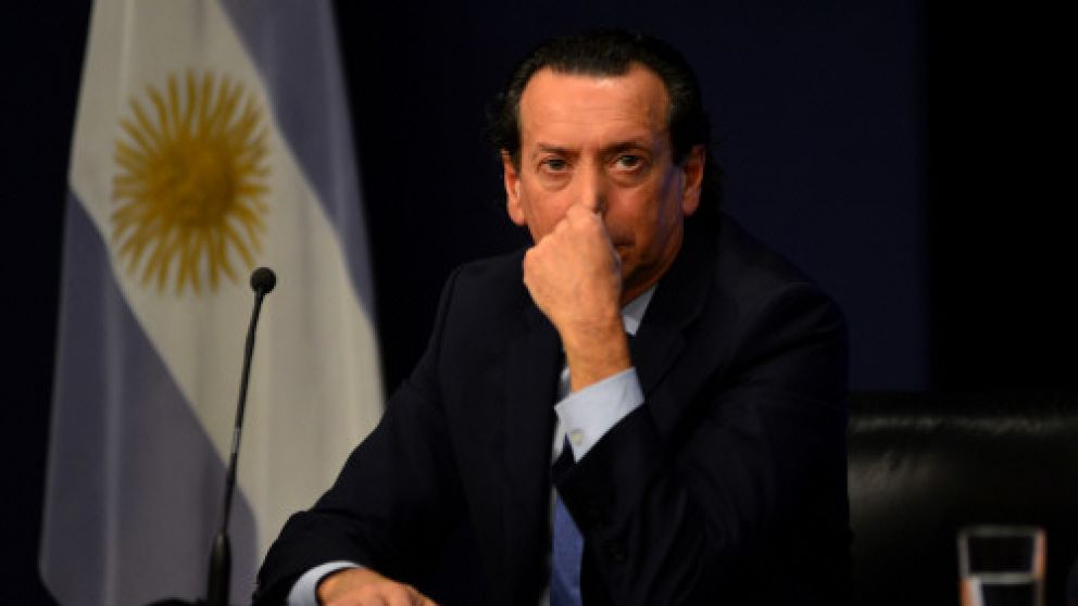 El ministro de Producción, Dante Sica, encargado de la operación