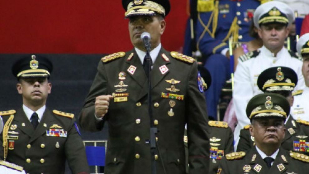 Vladimiro Padrino anunció el apoyo militar a Maduro