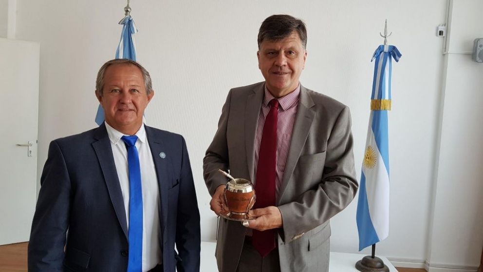 Edgardo Malaroda, a la derecha, fue denunciado por corrupción y maltrato