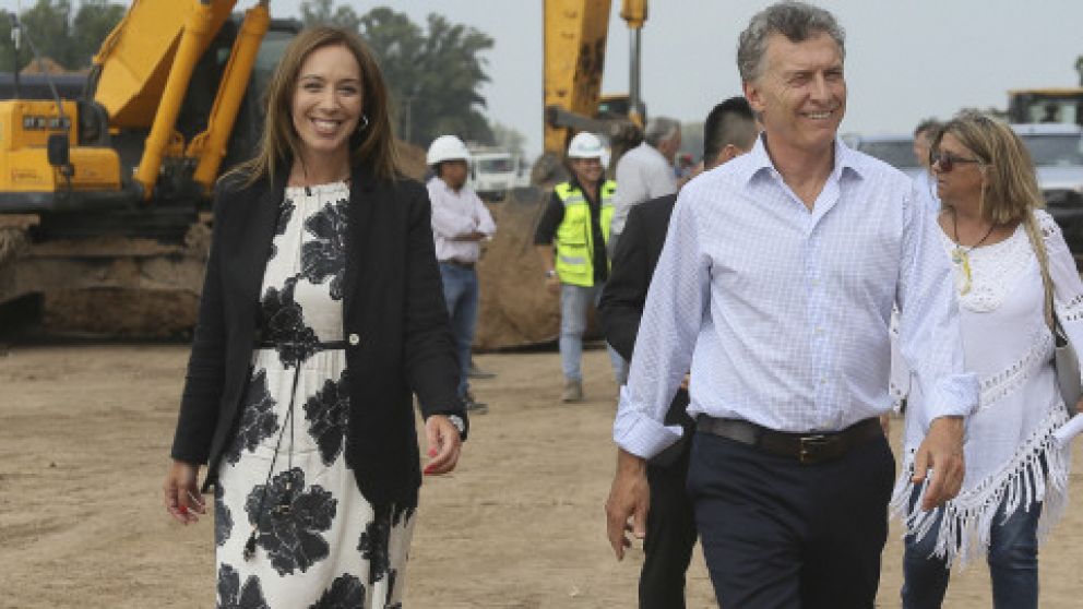 Macri y Vidal recorrieron obras de ampliación de la ruta 5, en Suipacha