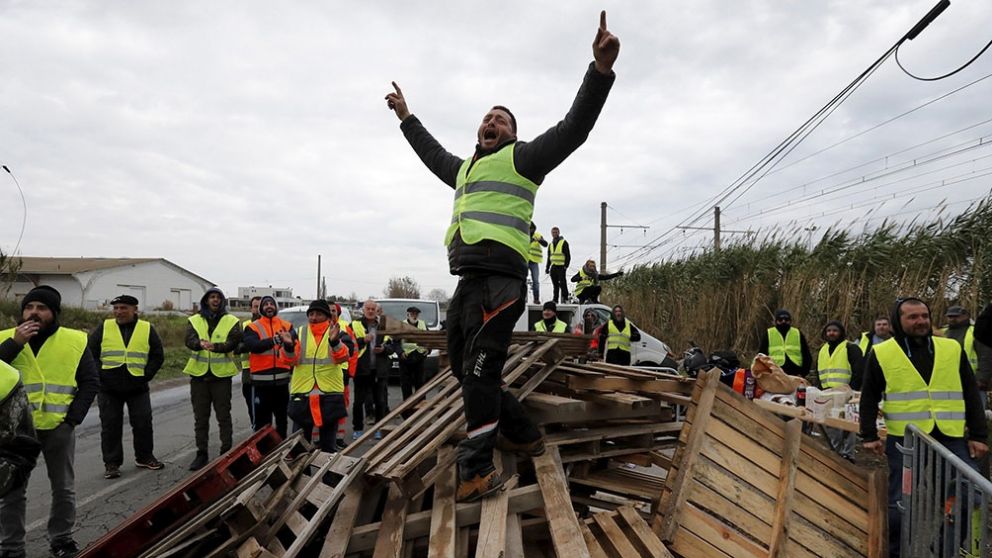 Los "chalecos amarillos" salen a protestar por décimo sábado consecutivo