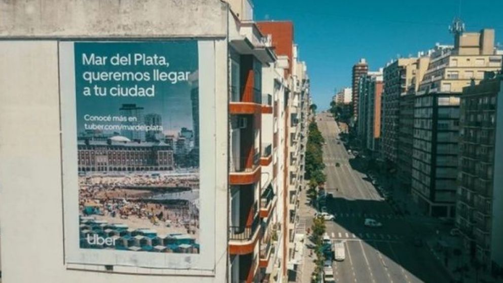 El municipio hizo retirar un cartel ubicado en un edificio de avenida Colón y Sarmiento