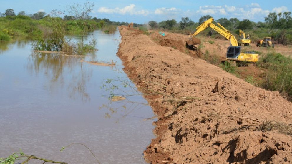 La máquinas viales trabajan en el oeste de la provincia